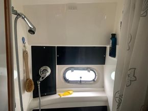 Sealine F37 Bow and Stern Thrusters - Heads2
