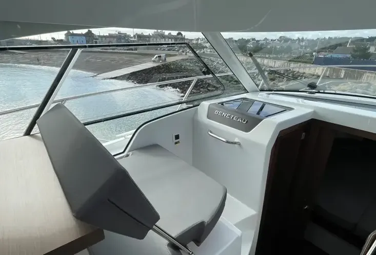 2023 Beneteau Antares 9