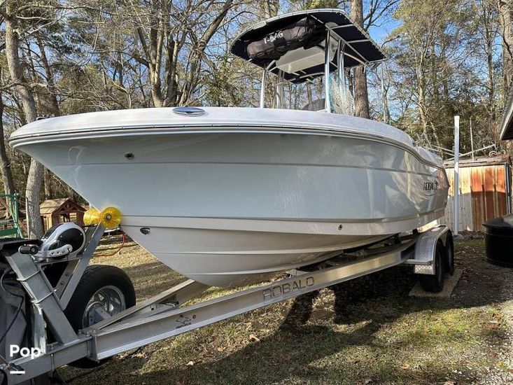 2021 Robalo r 200