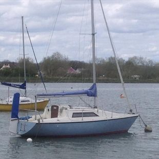 Hunter Delta 25 with inboard engine