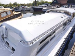 Connoisseur 1370 Large centre cockpit 3 double cruiser - Coachroof/Wheelhouse