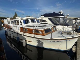 1971 Aquafibre 33 classic river cruiser 