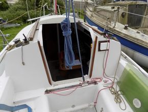 Pegasus 700  - Companionway