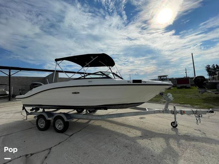 2022 Sea Ray 210 spx