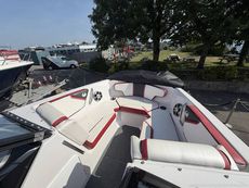 2015 Scarab 215