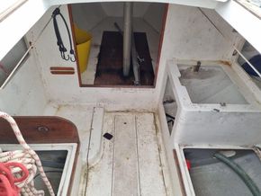J Boats 24  - Interior