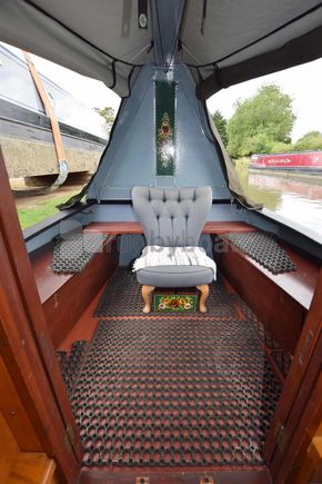 Well deck forward
