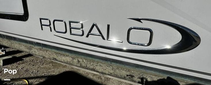 2021 Robalo r 272