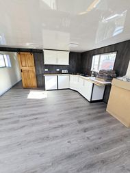 60ft liveaboard Barge/ Houseboat - 2 Bed Static Barge - Ideal Home