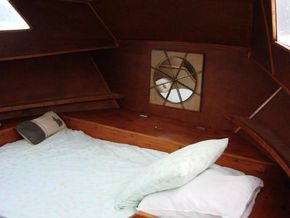 Motor Cruiser 36ft live aboard cruiser - Forward Cabin