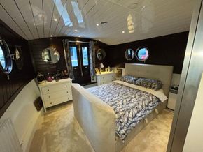 Widebeam 60ft Cruiser Stern  - Master Suite