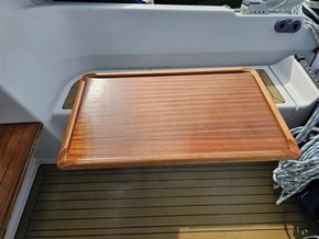 Cockpit table