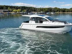 2023 Sealine C335