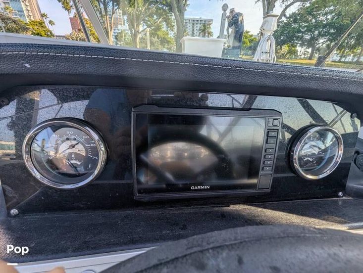 2023 Crownline e235 xs