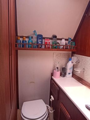 FRONT CABIN TOILET SINK AND WARDROBE