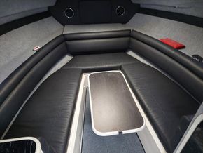 Rinker Fiesta Vee 266  - Saloon