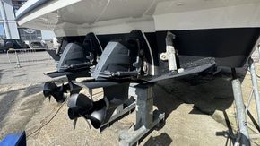2017 Sealine C330 37