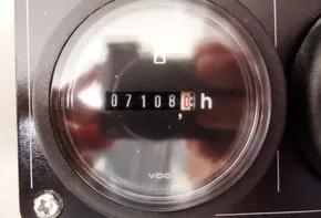 Hour meter on a 2017 Leopard 43 Powercat showing 7108 hours.