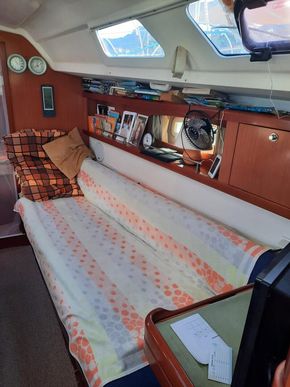 2009 Beneteau Oceanis 34 9