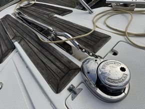 Nimbus 380 Commander  - Windlass