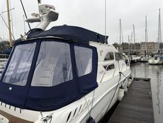 Sealine F33   