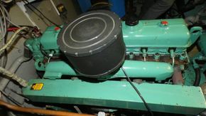 Dutch Barge Steilsteven ANTIFOULING / ANODES MAY 2024 - Engine