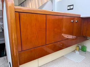 Fairline Phantom 43 AC  - Galley