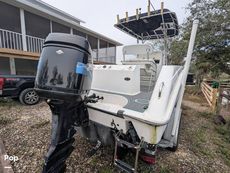2004 Boston Whaler 240 Outrage