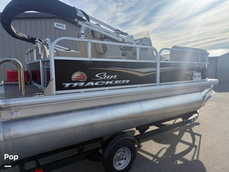 2025 Sun Tracker 16 party barge dlx