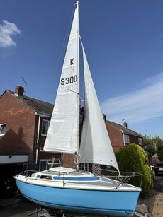 Sacre Bleu 18' Swing Keel Trailer SA