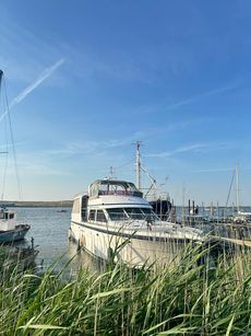 Hershine 18m Cruising Houseboat +Mooring