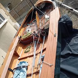 Lovely Hornet well-equipped but no crew