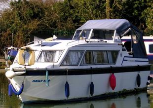 Molly Moo-26ft 1991 Viking 6 berth GRP motor cruiser.