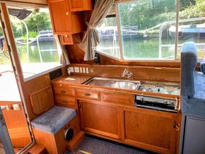 Sancerre 33 Sedan Recent engine - Galley