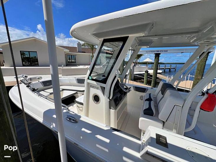 2019 Robalo r 272