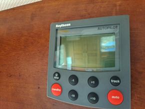 Autohelm Raytheon ST6000+