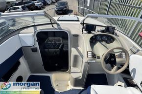 Bayliner 2252 - cabin door