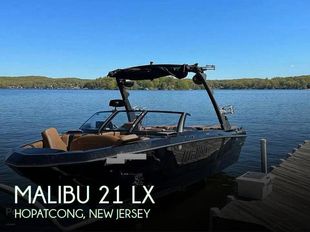 2022 Malibu 21 LX