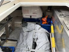 2000 Hardy Marine 32 Commander