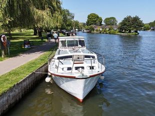 Ocean 30 cabin cruiser