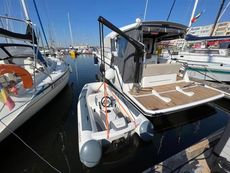 2018 Sealine C330