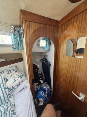 Forward cabin stowage