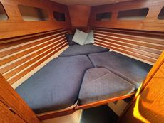 1985 Moody 37