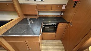 2011 Bavaria 36 Cruiser  8