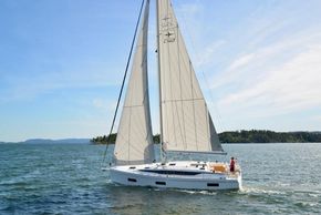 2025 Bavaria C42 7