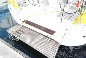 Beneteau Oceanis 46.1 2020 yacht stern with swim platform and ladder.