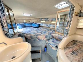 1995 Sea Ray 330 Sundancer 29