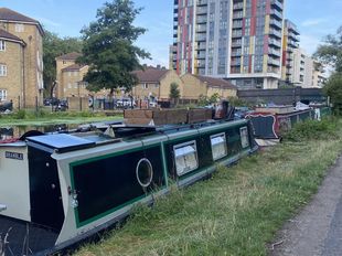 38 foot liveaboard narrowboat 'Bramble'