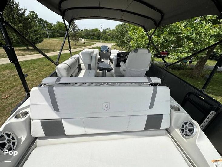 2017 Bimini aqua patio 255 sbc