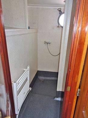Topzeilschoener, 26 hotelgasten
